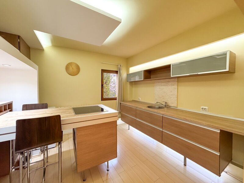 Anastasie Panu, apartament 3 camere 90 mp, centrala, aer conditionat.