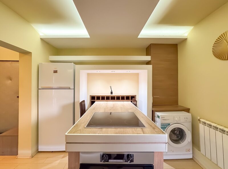 Anastasie Panu, apartament 3 camere 90 mp, centrala, aer conditionat.