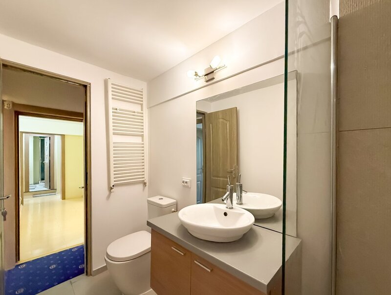 Anastasie Panu, apartament 3 camere 90 mp, centrala, aer conditionat.